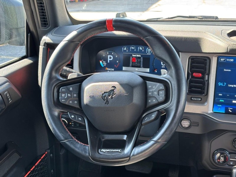 Ford Bronco Vehicle Full-screen Gallery Image 12