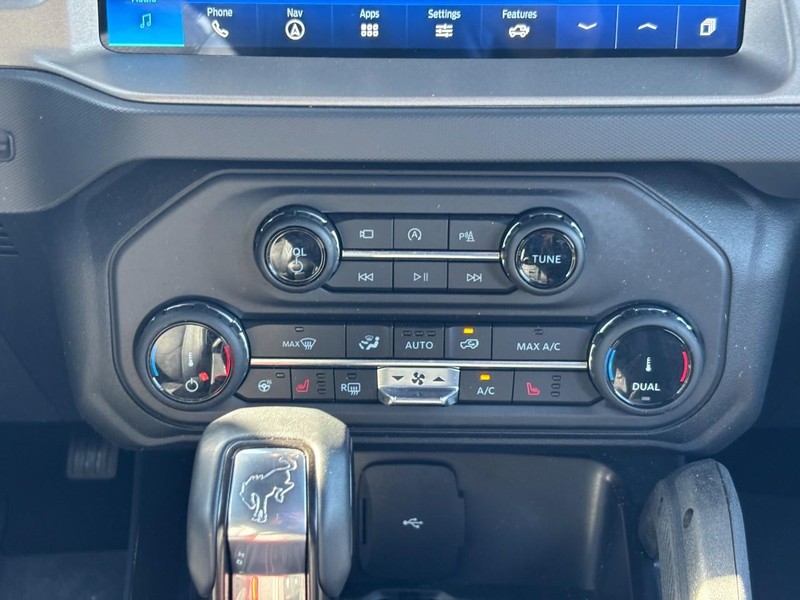 Ford Bronco Vehicle Full-screen Gallery Image 14