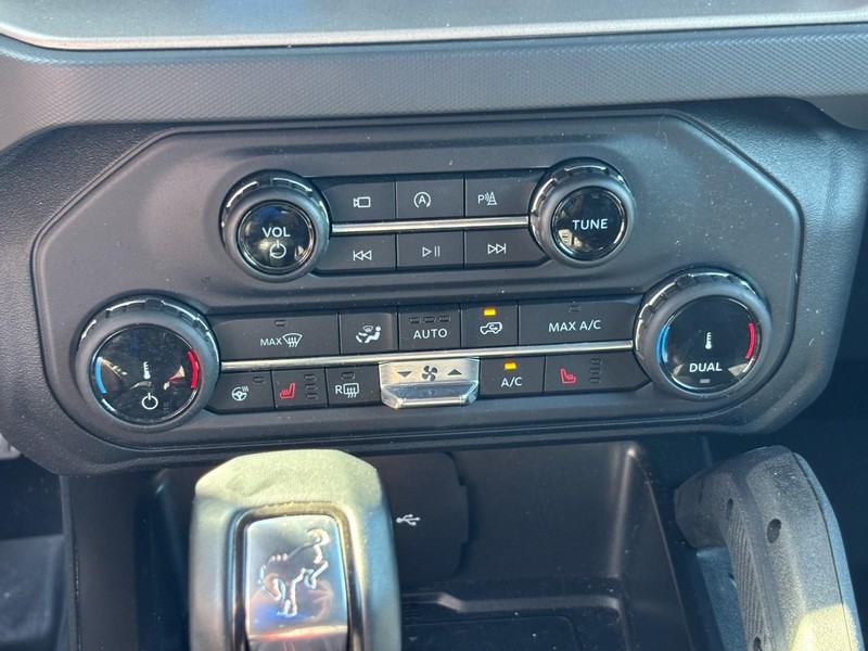 Ford Bronco Vehicle Full-screen Gallery Image 23