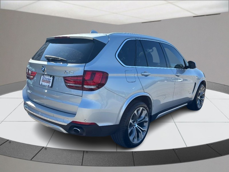 BMW X5 Vehicle Full-screen Gallery Image 03