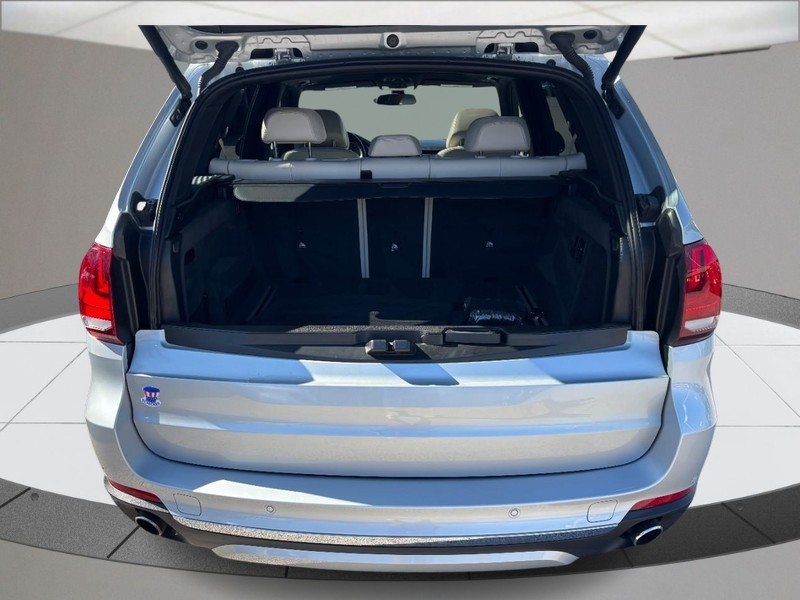 BMW X5 Vehicle Full-screen Gallery Image 04