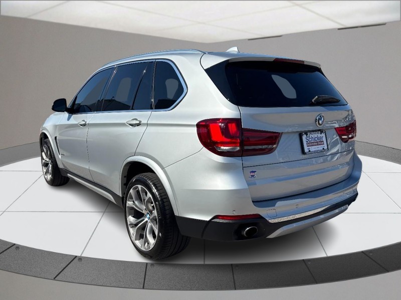 BMW X5 Vehicle Full-screen Gallery Image 06