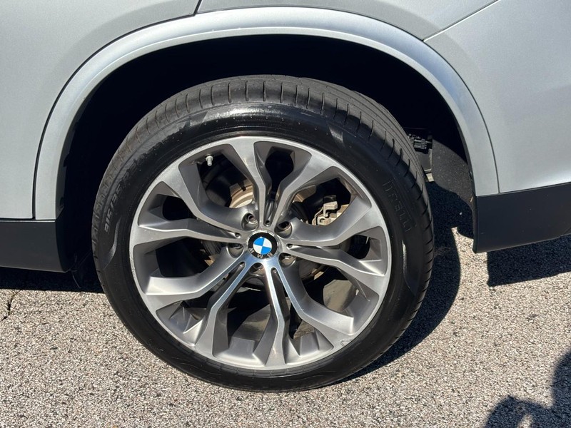 BMW X5 Vehicle Full-screen Gallery Image 07