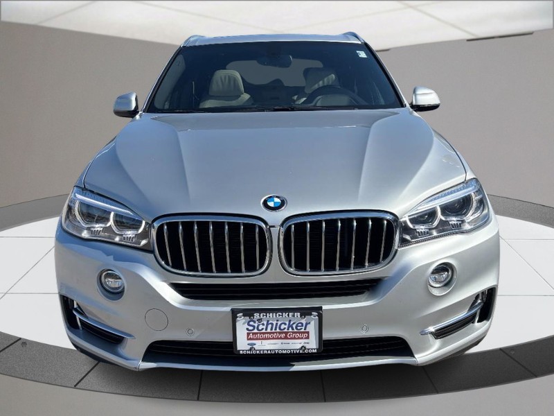 BMW X5 Vehicle Full-screen Gallery Image 09