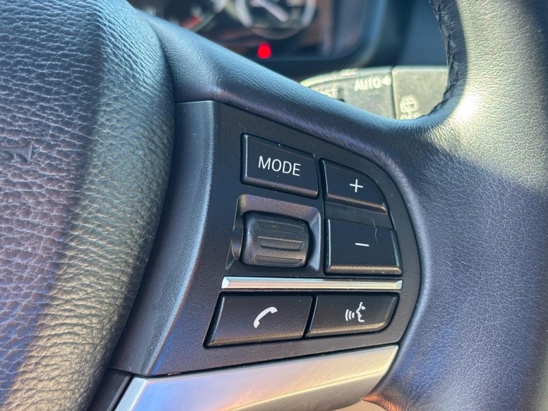 BMW X5 Vehicle Full-screen Gallery Image 18