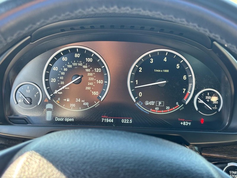 BMW X5 Vehicle Full-screen Gallery Image 19