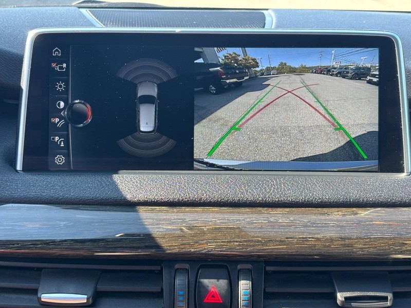 BMW X5 Vehicle Full-screen Gallery Image 21