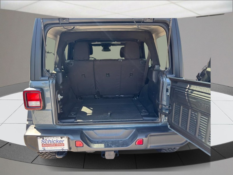 Jeep Wrangler Vehicle Full-screen Gallery Image 04