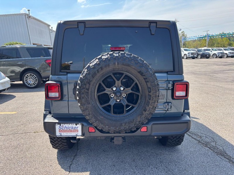 Jeep Wrangler Vehicle Full-screen Gallery Image 05
