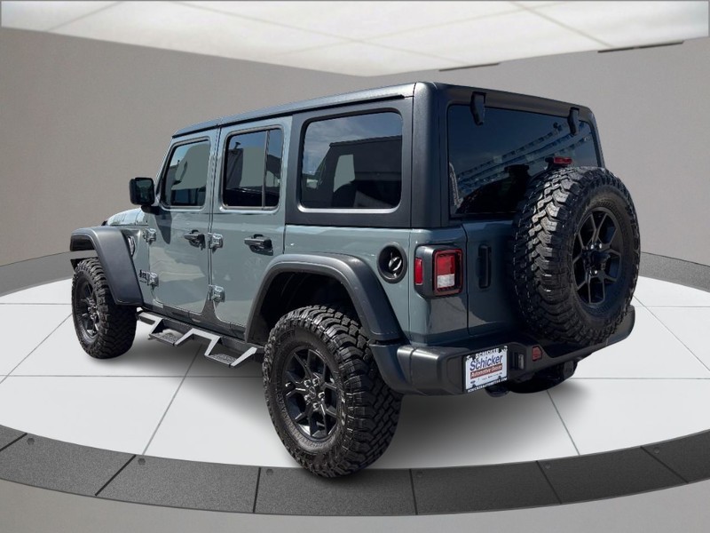 Jeep Wrangler Vehicle Full-screen Gallery Image 06