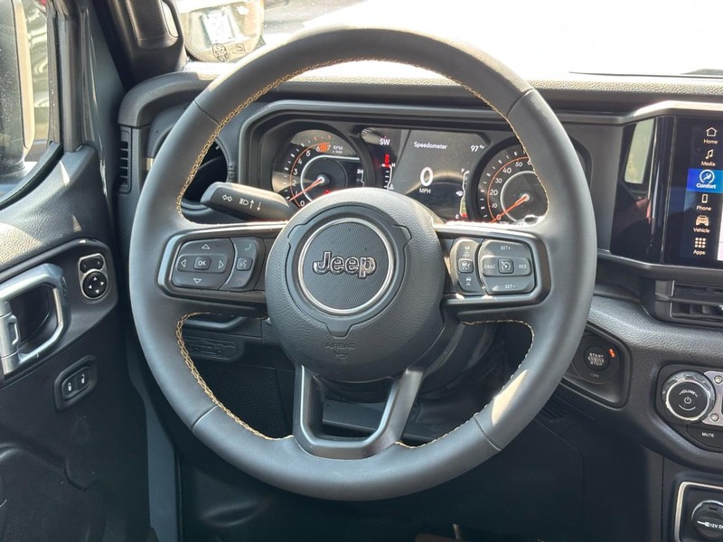 Jeep Wrangler Vehicle Full-screen Gallery Image 12