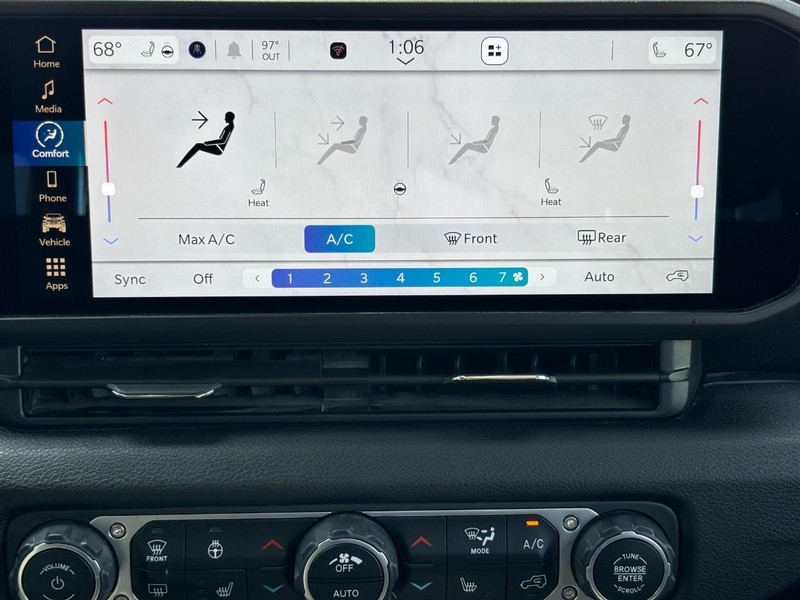 Jeep Wrangler Vehicle Full-screen Gallery Image 13