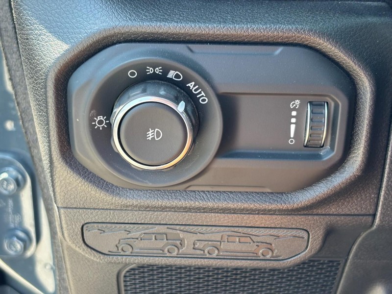 Jeep Wrangler Vehicle Full-screen Gallery Image 16