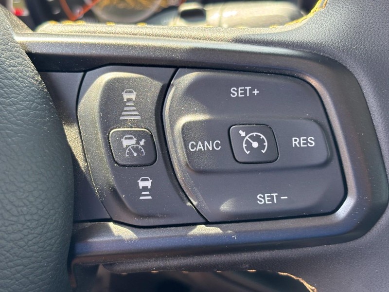 Jeep Wrangler Vehicle Full-screen Gallery Image 18