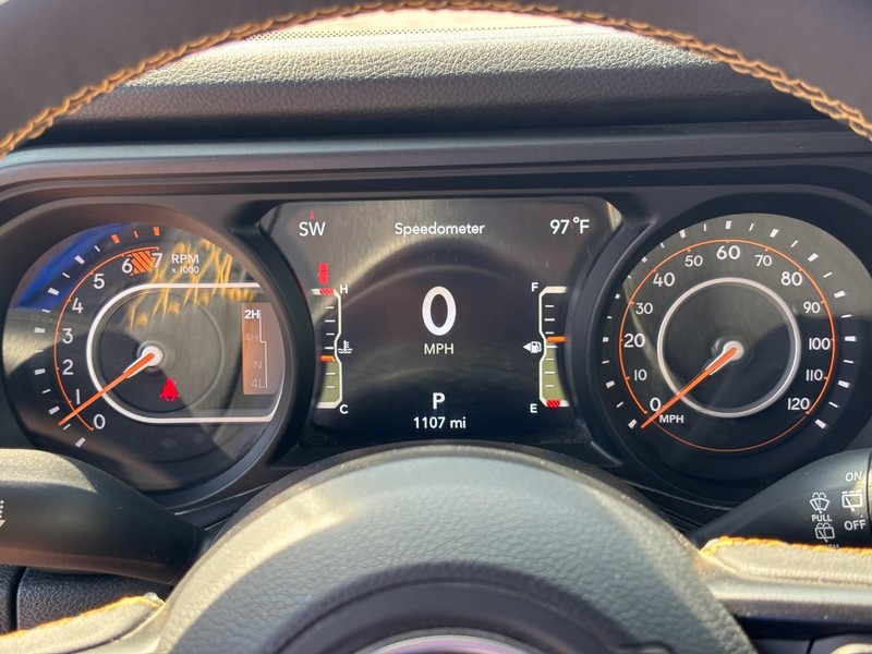 Jeep Wrangler Vehicle Full-screen Gallery Image 19