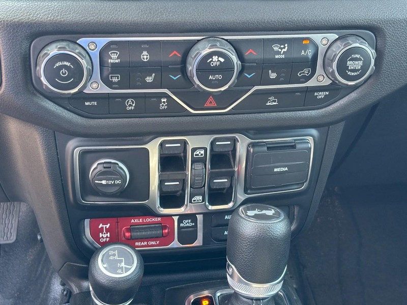 Jeep Wrangler Vehicle Full-screen Gallery Image 22