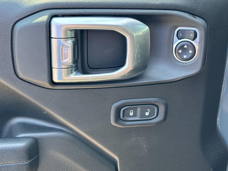 Jeep Wrangler Vehicle Full-screen Gallery Image 23