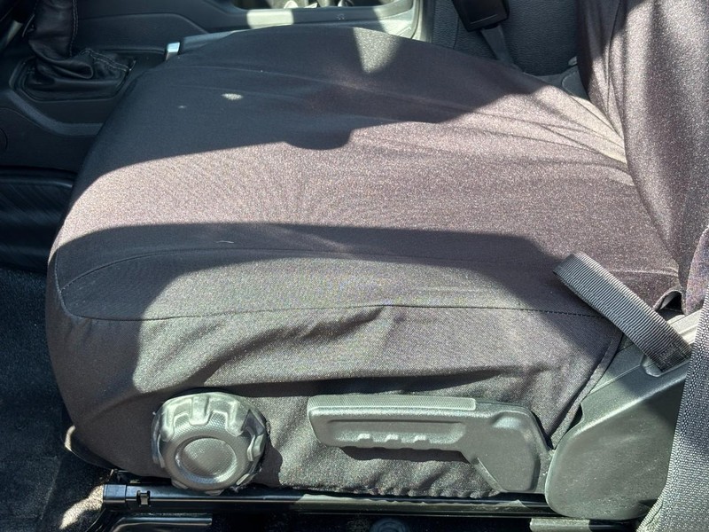 Jeep Wrangler Vehicle Full-screen Gallery Image 24