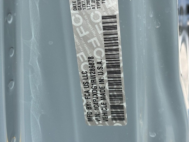 Jeep Wrangler Vehicle Full-screen Gallery Image 25