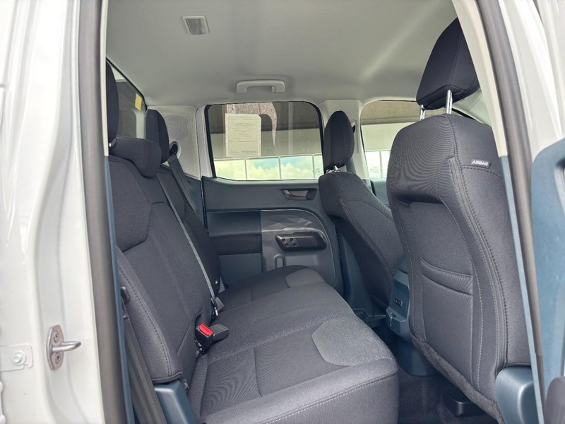 Ford Maverick Vehicle Full-screen Gallery Image 05