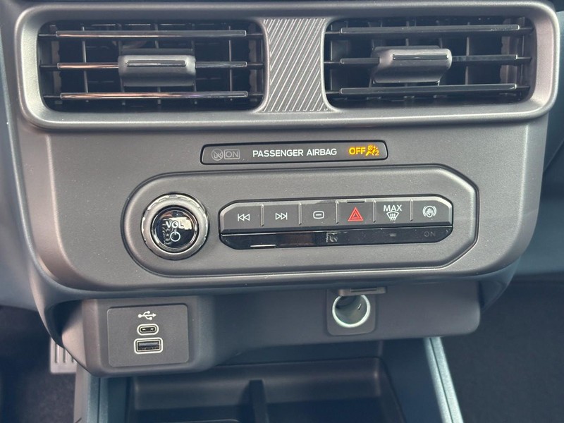 Ford Maverick Vehicle Full-screen Gallery Image 17