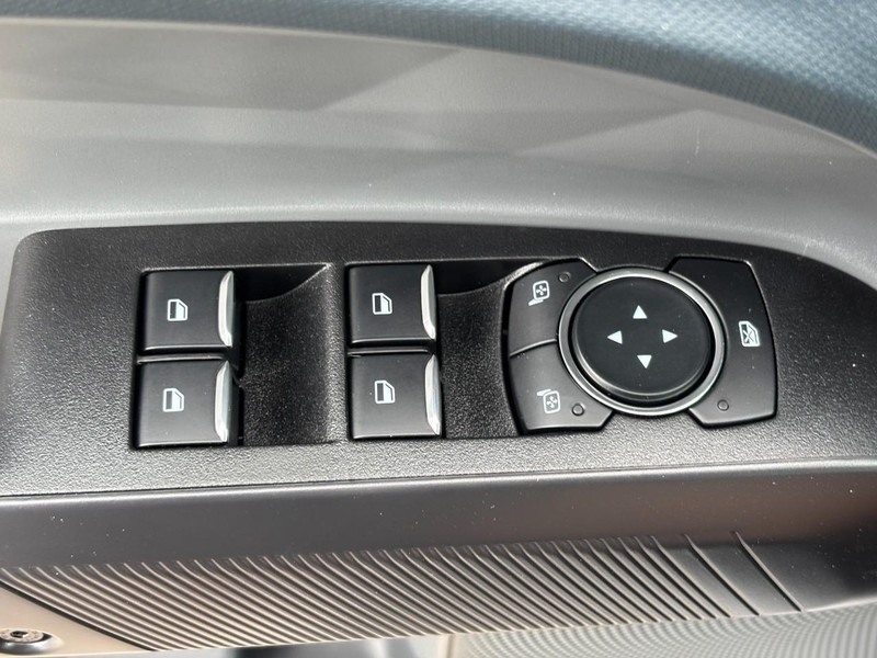 Ford Maverick Vehicle Full-screen Gallery Image 18