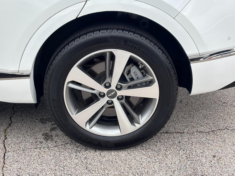 Genesis GV80 Vehicle Full-screen Gallery Image 07