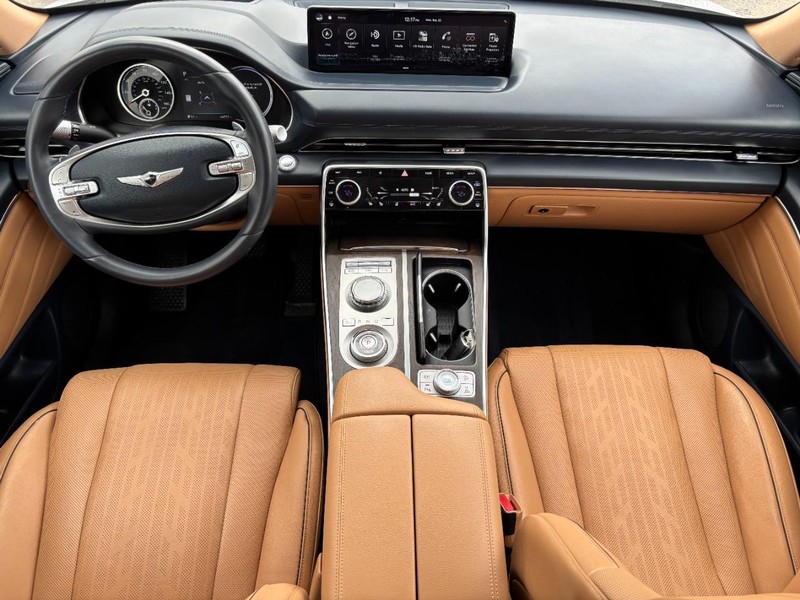 Genesis GV80 Vehicle Full-screen Gallery Image 11