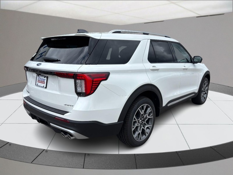 Ford Explorer Vehicle Full-screen Gallery Image 03