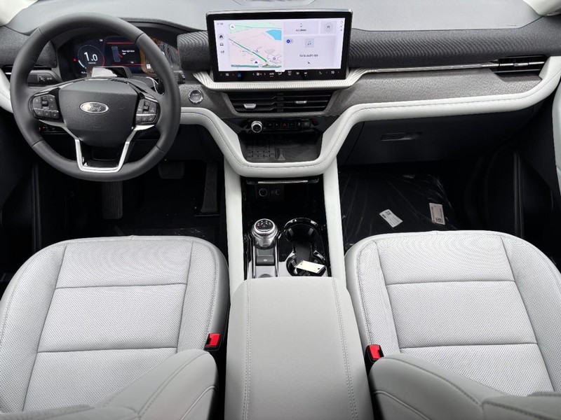 Ford Explorer Vehicle Full-screen Gallery Image 07