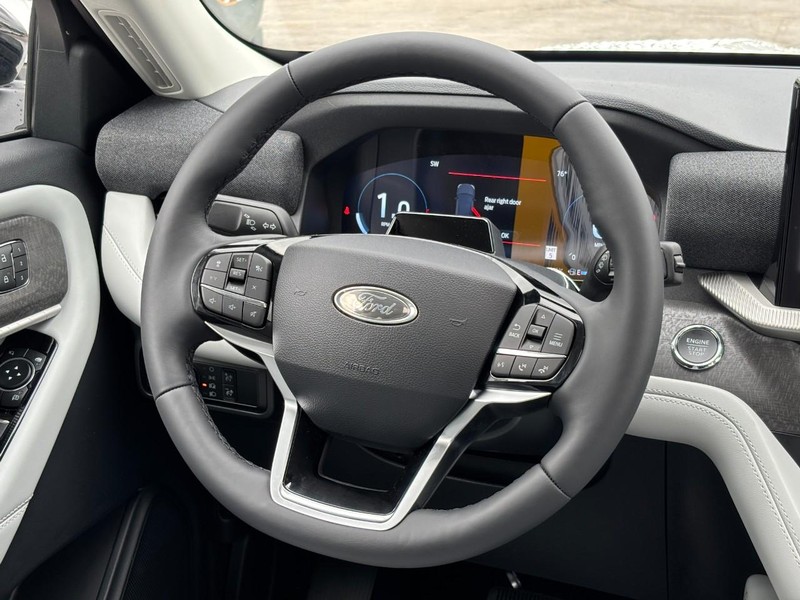 Ford Explorer Vehicle Full-screen Gallery Image 08