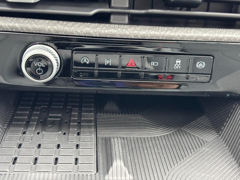 Ford Explorer Vehicle Full-screen Gallery Image 10