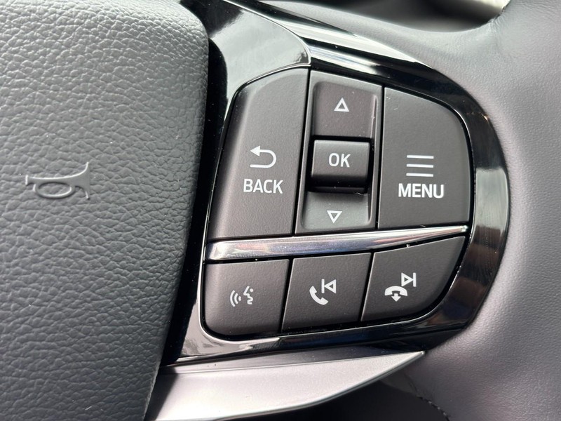 Ford Explorer Vehicle Full-screen Gallery Image 14