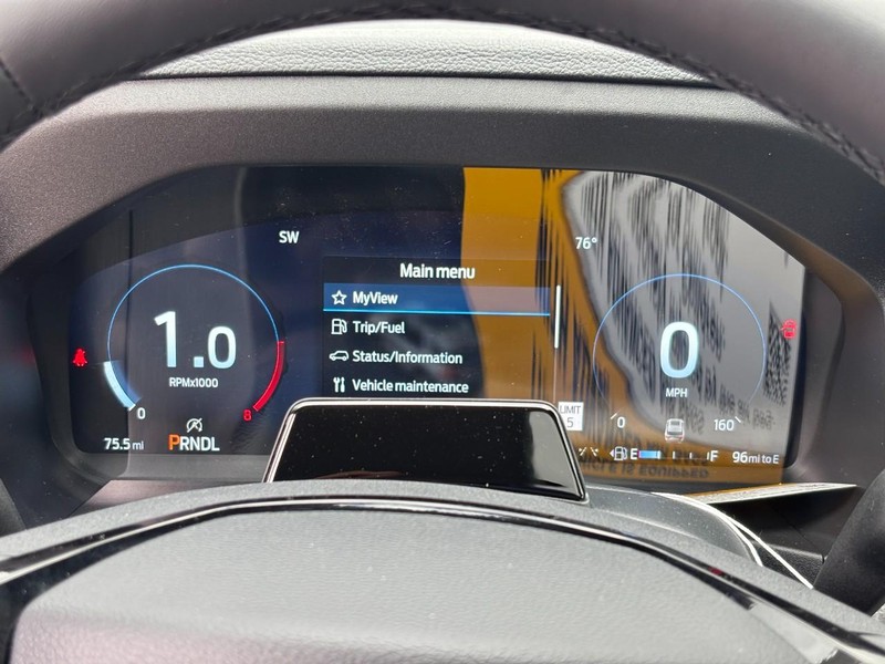 Ford Explorer Vehicle Full-screen Gallery Image 15