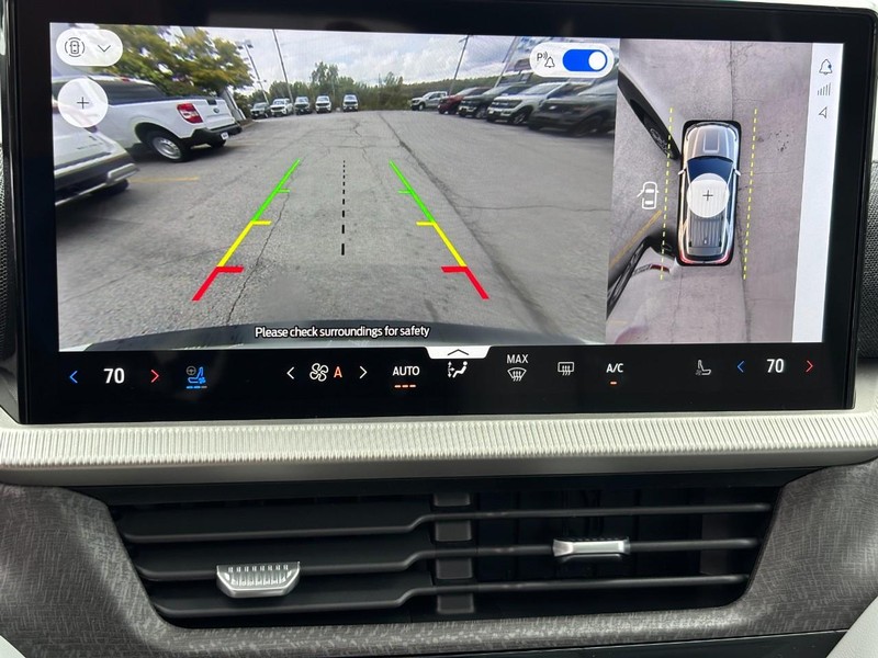 Ford Explorer Vehicle Full-screen Gallery Image 17