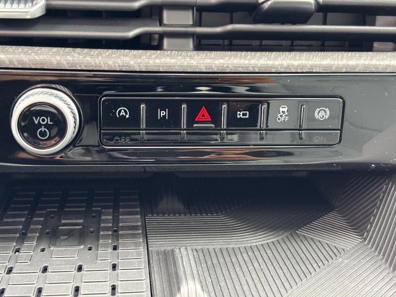 Ford Explorer Vehicle Full-screen Gallery Image 19