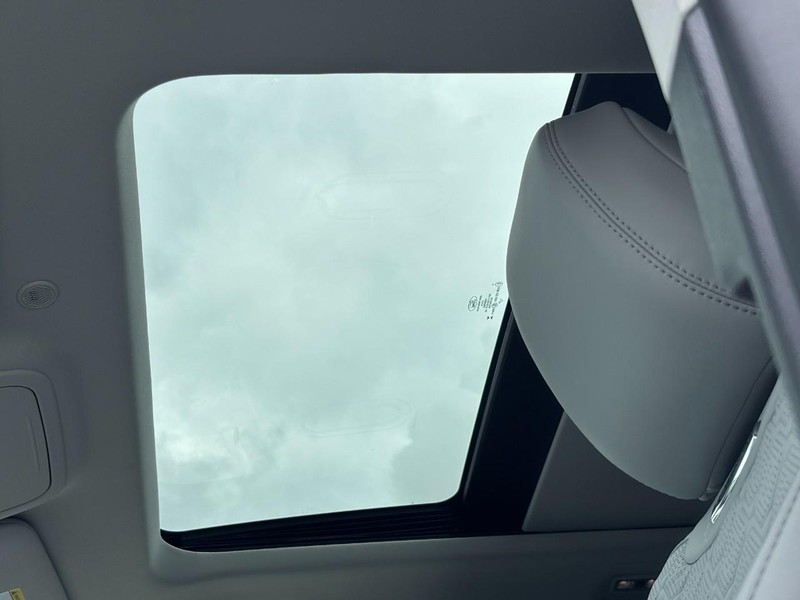 Ford Explorer Vehicle Full-screen Gallery Image 23