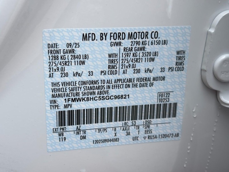 Ford Explorer Vehicle Full-screen Gallery Image 24