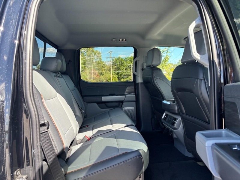 Ford F-150 Vehicle Full-screen Gallery Image 05