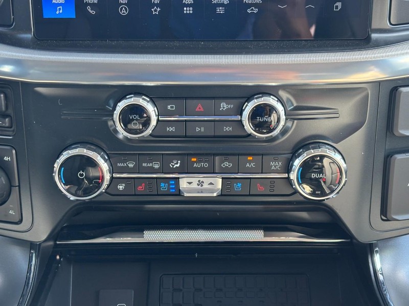 Ford F-150 Vehicle Full-screen Gallery Image 09