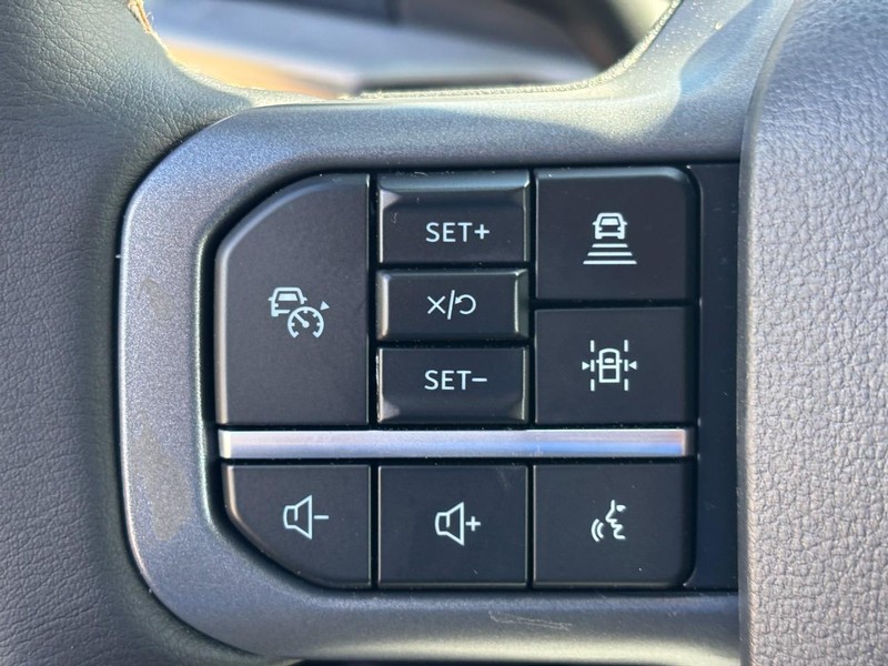 Ford F-150 Vehicle Full-screen Gallery Image 12