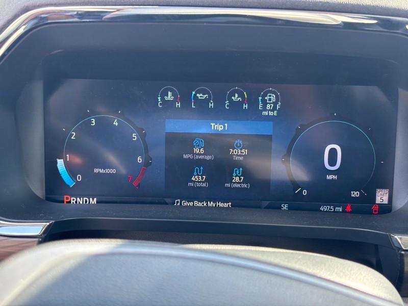 Ford F-150 Vehicle Full-screen Gallery Image 14