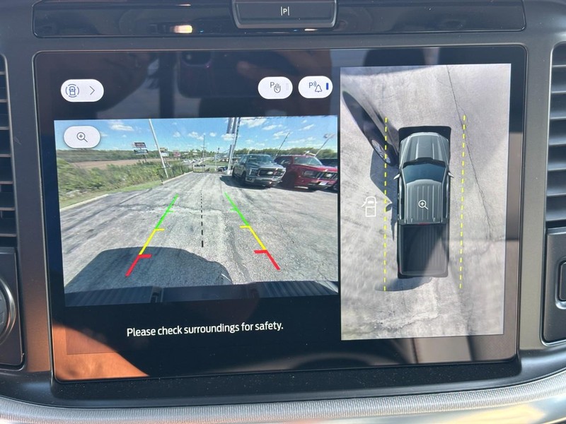 Ford F-150 Vehicle Full-screen Gallery Image 16