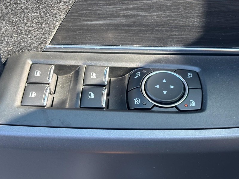 Ford F-150 Vehicle Full-screen Gallery Image 19