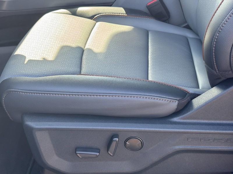 Ford F-150 Vehicle Full-screen Gallery Image 21