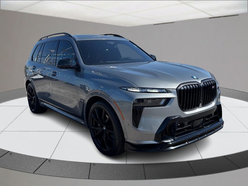 BMW X7 Vehicle Full-screen Gallery Image 02