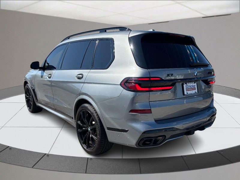 BMW X7 Vehicle Full-screen Gallery Image 06