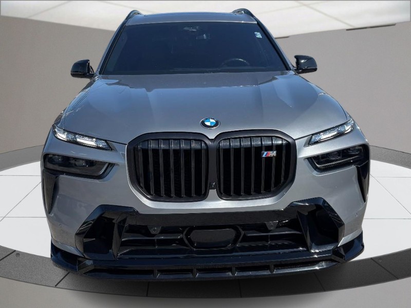BMW X7 Vehicle Full-screen Gallery Image 09