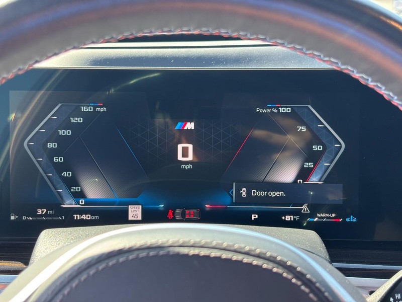 BMW X7 Vehicle Full-screen Gallery Image 18