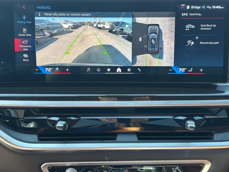 BMW X7 Vehicle Full-screen Gallery Image 20